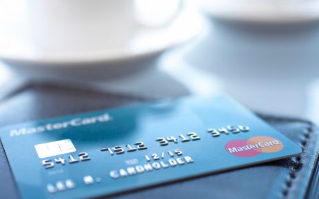آیا تا به حال در مورد تفاوت کارت اعتباری و دبیت کارت فکر کرده اید؟ کارت های اعتباری Card) (Credit و کارت های بدهی (Debit Cards) در مکان های مشابه پذیرفته می شوند.