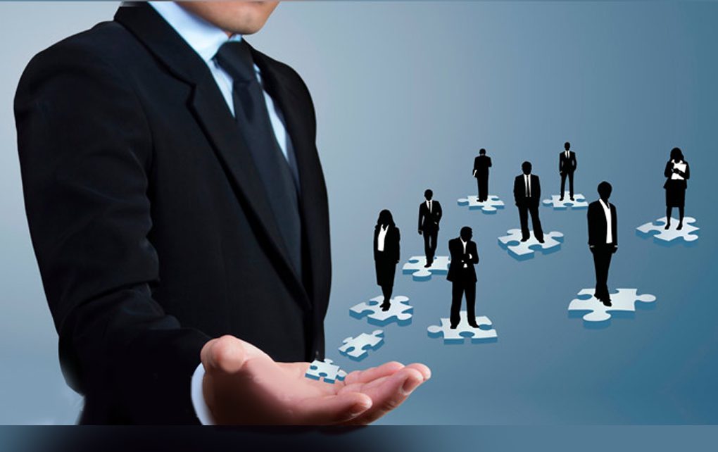 7 مهارت لازم برای تبدیل شدن به یک مدیر فروش عالی:شناسایی، گرفتن نیروی تازه و استخدام نیروهای فروش با استعداد/رهبری/مهارت های سازمانی و....