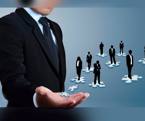7 مهارت لازم برای تبدیل شدن به یک مدیر فروش عالی:شناسایی، گرفتن نیروی تازه و استخدام نیروهای فروش با استعداد/رهبری/مهارت های سازمانی و....